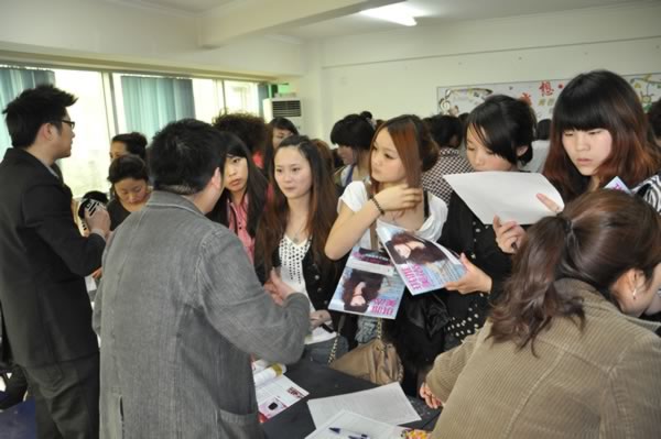 大华学校招聘会第192届招聘会现场