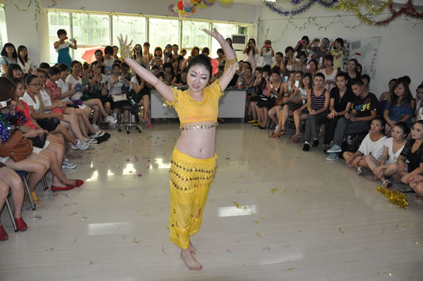 大华学校194届毕业典礼学员表演现场